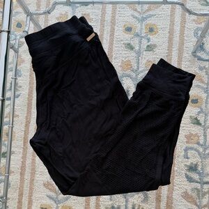 Alara Black Capris NWT